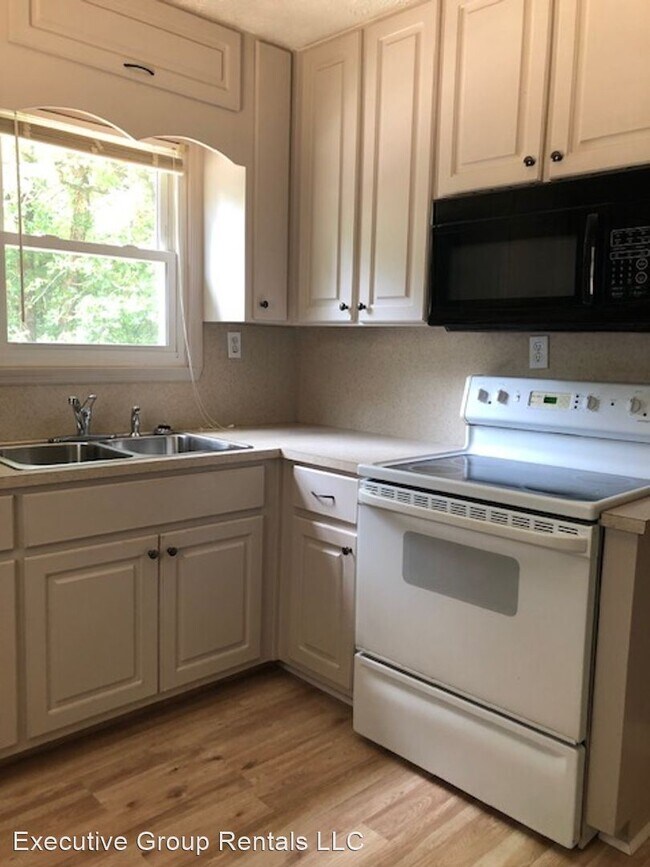 Building Photo - 2 br, 2 bath House - 3685 Almond rd
