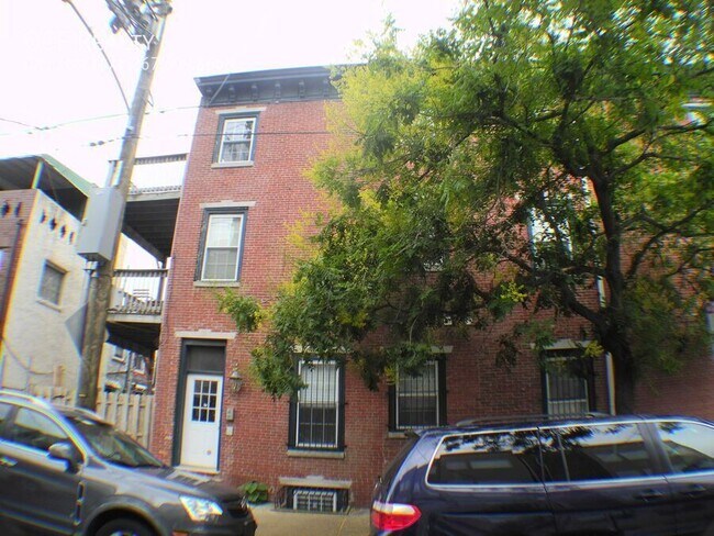 Foto del edificio - Graduate Hospital Three Bedroom / One Bath...