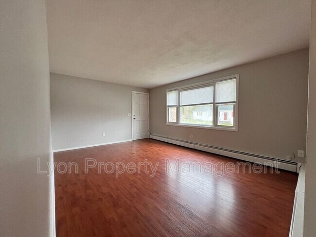 Building Photo - 103 Enfield St