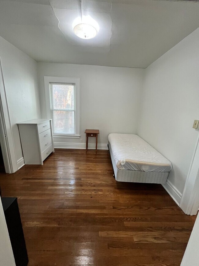 Foto del edificio - 1117-1119 Lancaster Ave