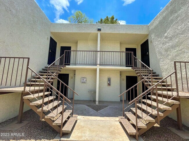 Foto del edificio - 10444 N 69th St