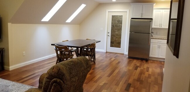 Building Photo - 1045 Marquette St