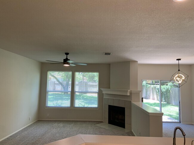 Foto del edificio - 3304 Santee Dr