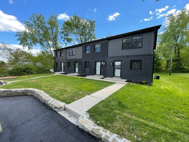 Foto del edificio - Modern Design Condo Near Shelbyville Country Club!