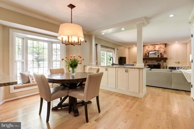 Building Photo - 2652 Oakton Glen Dr