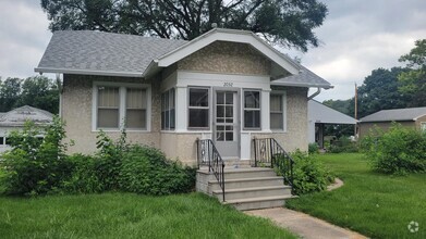 Building Photo - 2032 N 65th Ave