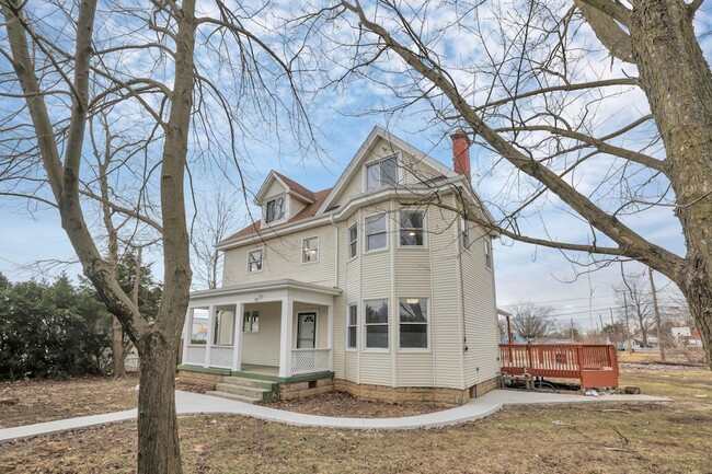 Building Photo - 2089 Lockbourne Rd