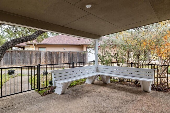 Foto del edificio - 96 Woodcreek Dr