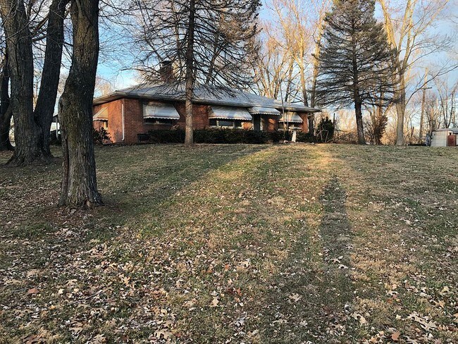 Building Photo - 2032 Royal Heights Rd