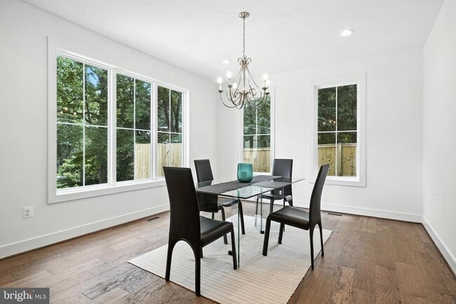 Foto del edificio - 5604 Clermont Dr