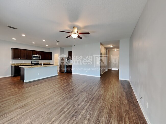 Foto del edificio - 4890 St James Lane