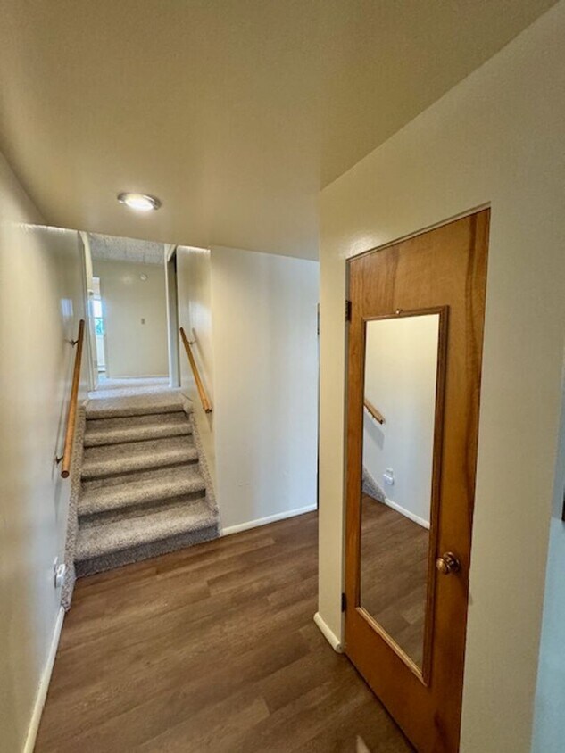 Primary Photo - Centrally Located Apartment Walking Distan...