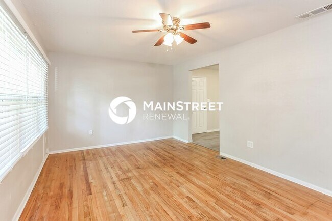 Foto del edificio - 2 Bedroom Pet-Friendly Home in Kansas City, MO with Main Street Renewal