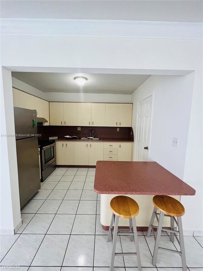 Building Photo - 3 br, 1 bath House - 12811 SW 43rd Dr Apt 122