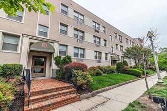 Building Photo - 1367 K St SE