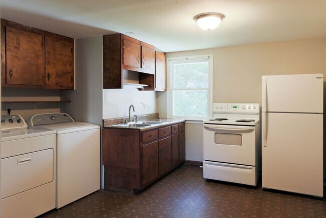 Building Photo - Apartment in Historic Hillsborough