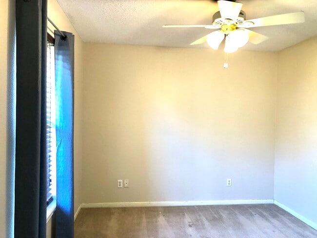 Building Photo - 106 Stony Point Ct