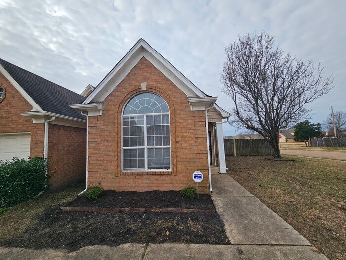 Foto principal - 3947 Gavick Dr