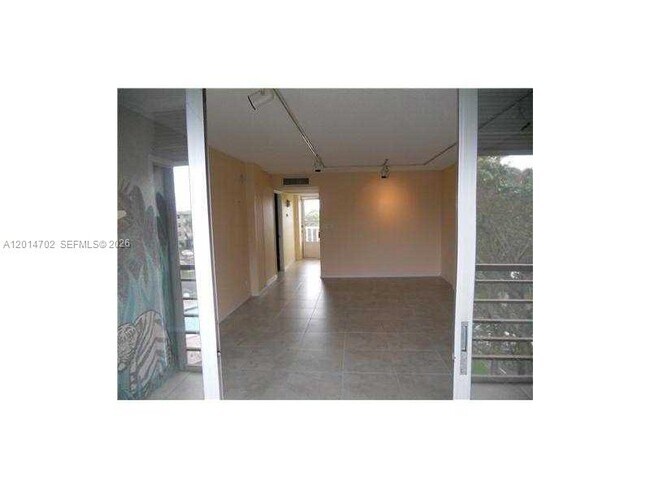 Building Photo - 115 Royal Pk Dr