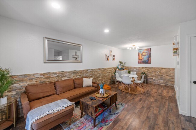 Foto del edificio - 510 N Villa Ct