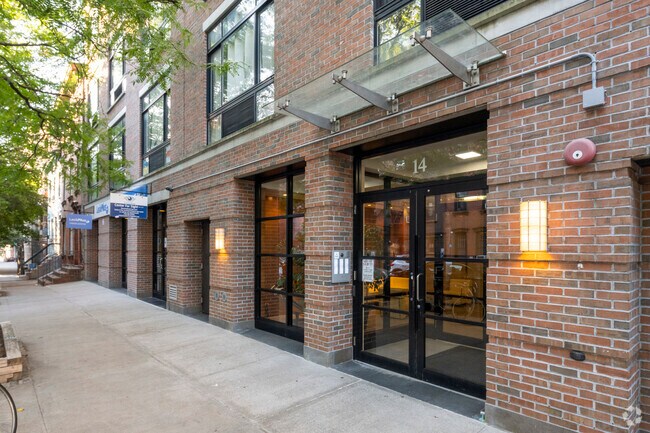Building Photo - 14 Hope St