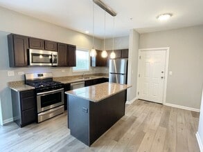 Building Photo - 811 E Main St