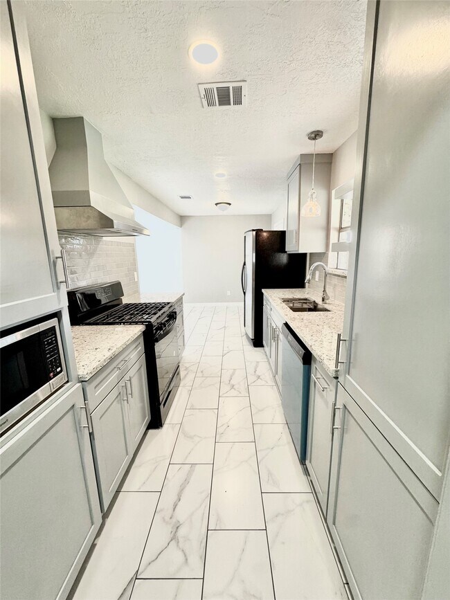 Building Photo - 3418 Abinger Ln