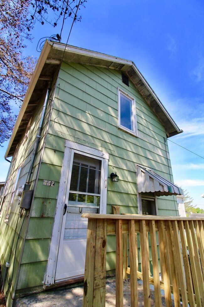 Foto del edificio - 1 br, 1 bath House - 442 Center Street