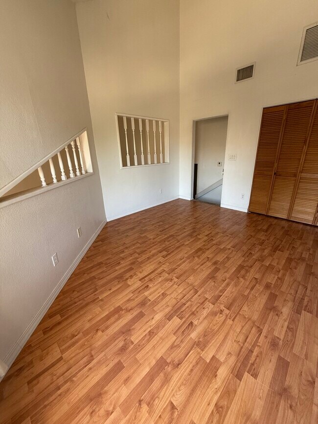 Foto del edificio - Town Home For Rent