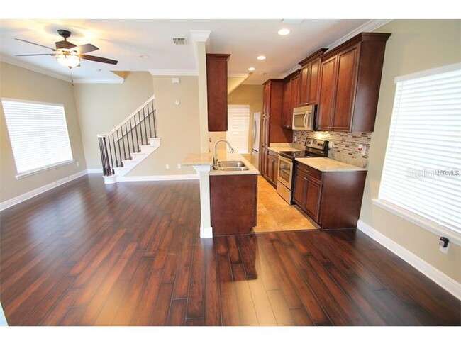 Building Photo - 820 Meridale Ave