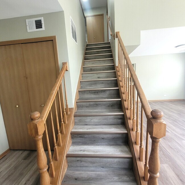 Foto del edificio - 156 Castlewood Ct