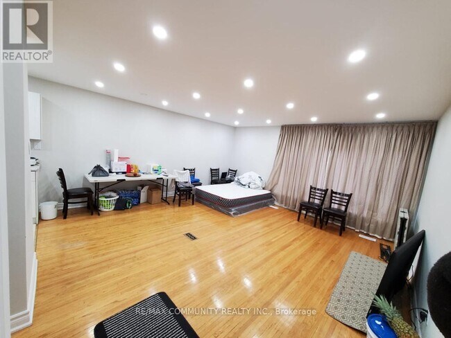 Building Photo - 11 Northfield Rd