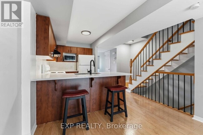 Building Photo - 81 Strathaven Private
