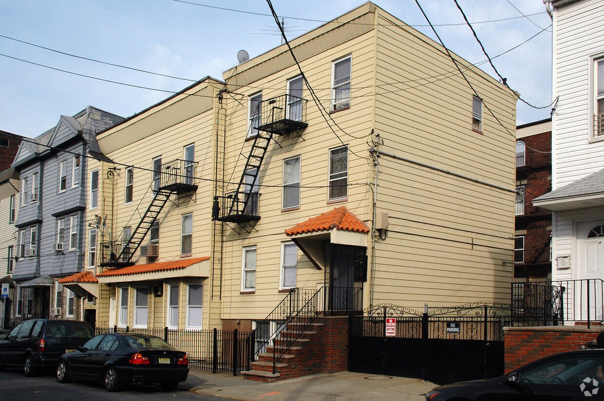 Foto principal - 58 Monroe St