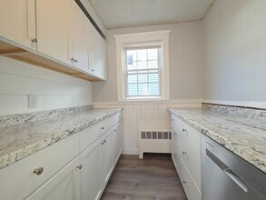 Building Photo - 48 Prince St