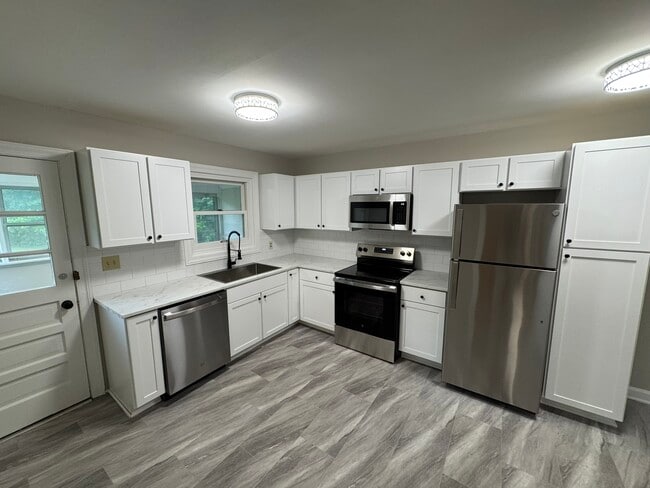 Foto del edificio - 2110 N Stewart Ave