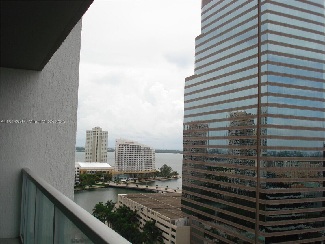 Primary Photo - 500 Brickell Ave