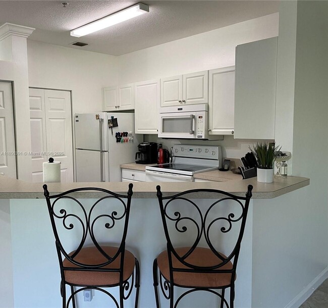 Building Photo - 4402 SW 160th Ave