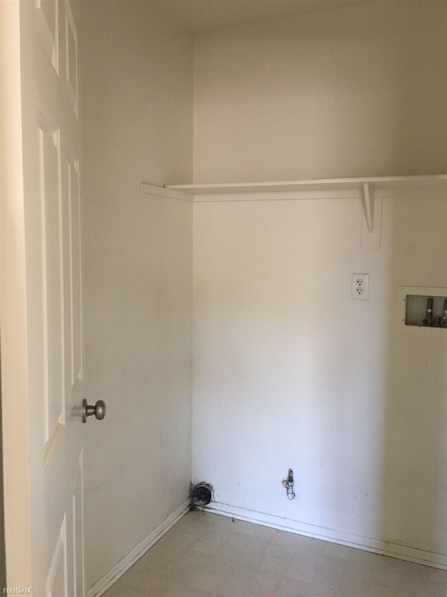Foto del edificio - 13206 Bassett Dr