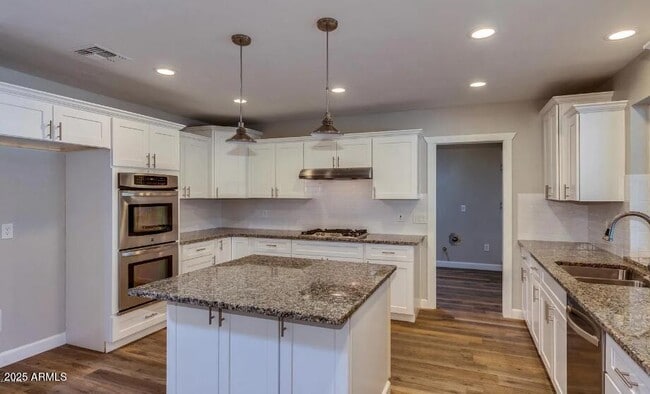 Building Photo - 2502 E Sahuaro Dr