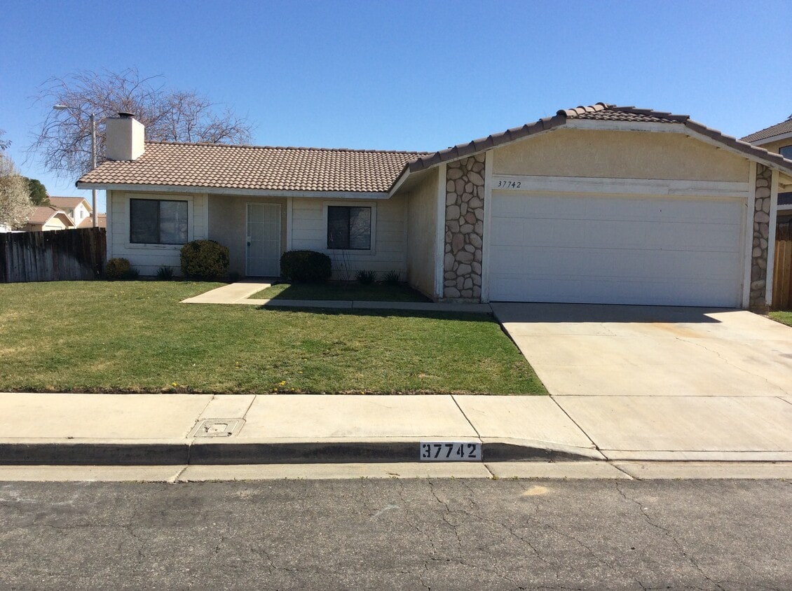 37742 Chaparrel Ln, Palmdale, CA 93550 House Rental in Palmdale, CA