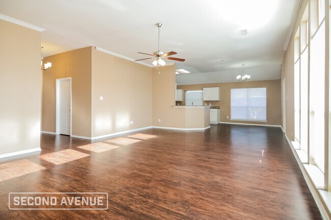 Foto del edificio - 616 Elm Falls Pl