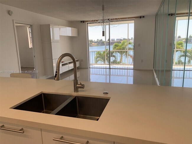 Building Photo - 3010 Marcos Dr