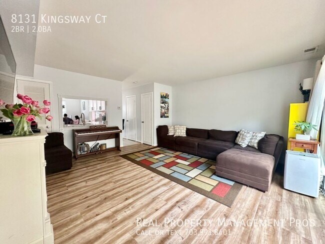 Foto del edificio - 8131 Kingsway Ct