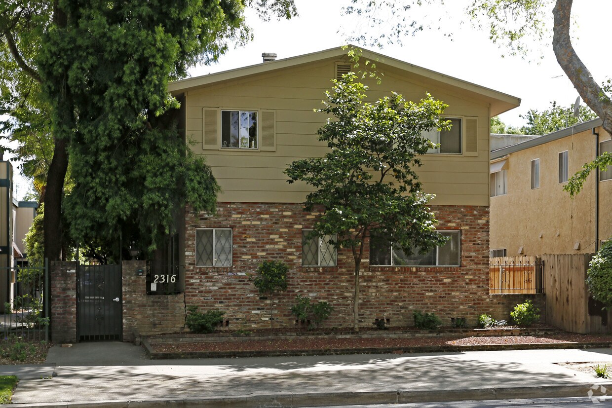 Primary Photo - 2316 Capitol Ave