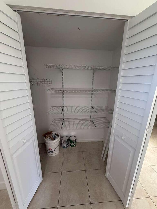 Foto del edificio - 9851 Sandalfoot Blvd