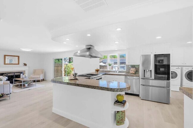 Foto del edificio - 6332 McAbee Rd