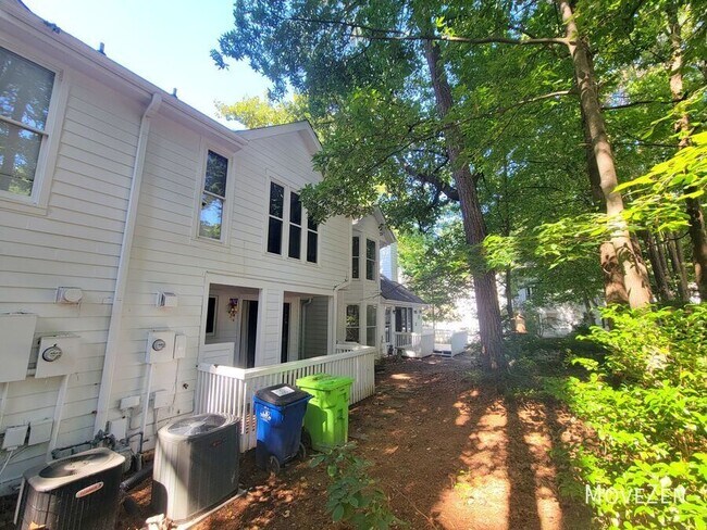 Foto del edificio - 3813 Carnegie Ln