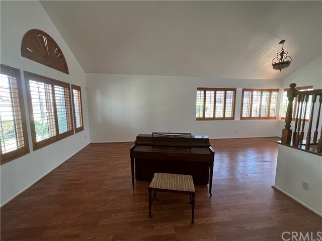 Building Photo - 2757 Olympic View Dr