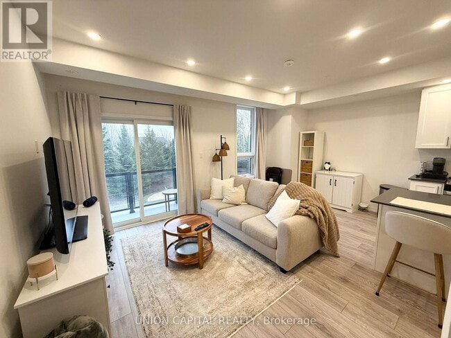 Building Photo - 24 Lytham Grn Cir